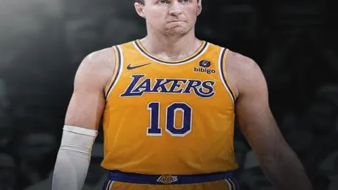 曼联锋线球星NFL特训显奇效，专家推荐大乐透期号，前区十码质